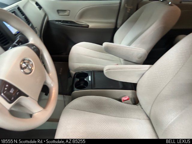 Used 2013 Toyota Sienna LE w/ Towing Pkg FWD image 18