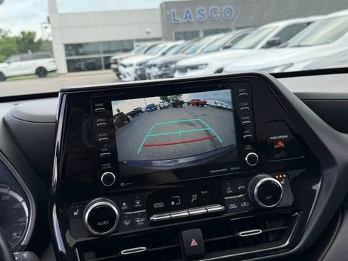 Used 2022 Toyota Highlander XSE image 3