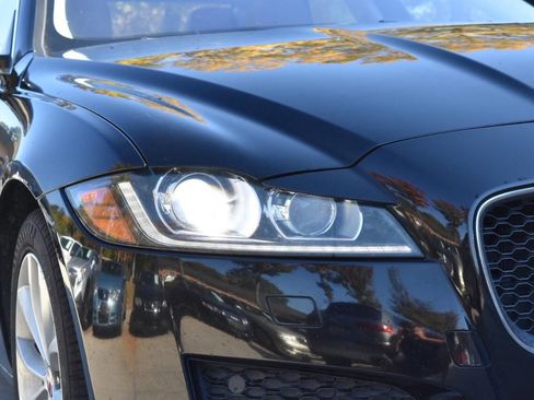 Used 2017 Jaguar XF Premium image 14