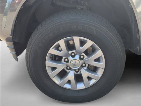 Used 2017 Toyota Tacoma SR5 w/ Tow Package RWD image 10
