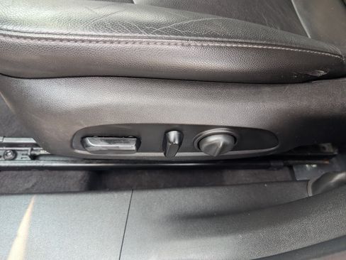 Used 2017 Chevrolet Malibu LT w/ Leather Package FWD image 12