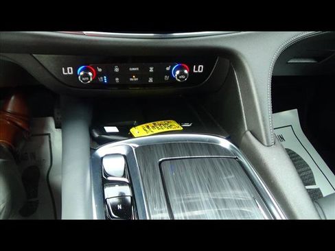 Used 2024 Buick Enclave Premium image 27