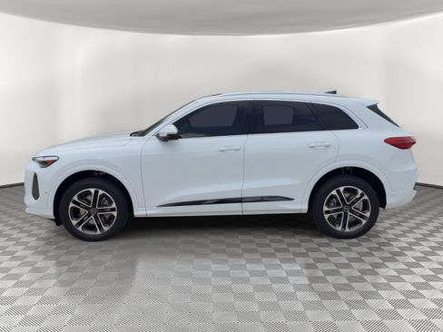 Certified 2025 Audi Q5 Premium w/ Premium Plus AWD/4WD image 2