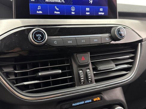 Used 2022 Ford Escape Titanium image 21