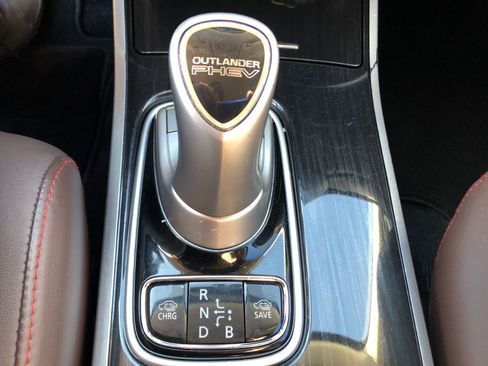 Used 2018 Mitsubishi Outlander SEL image 26