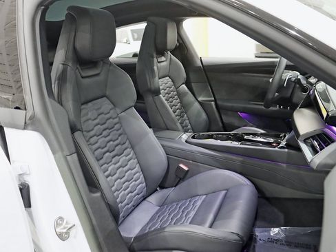 Used 2023 Audi e-tron GT Premium Plus w/ Performance Package image 28