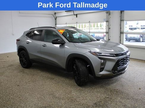 Used 2025 Chevrolet Trax ACTIV w/ Sunroof Package image 7