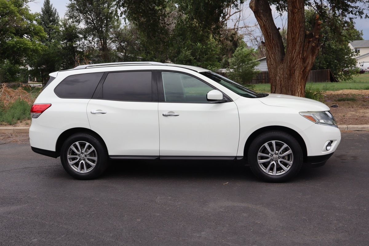 Used 2016 Nissan Pathfinder SV AWD/4WD image 3