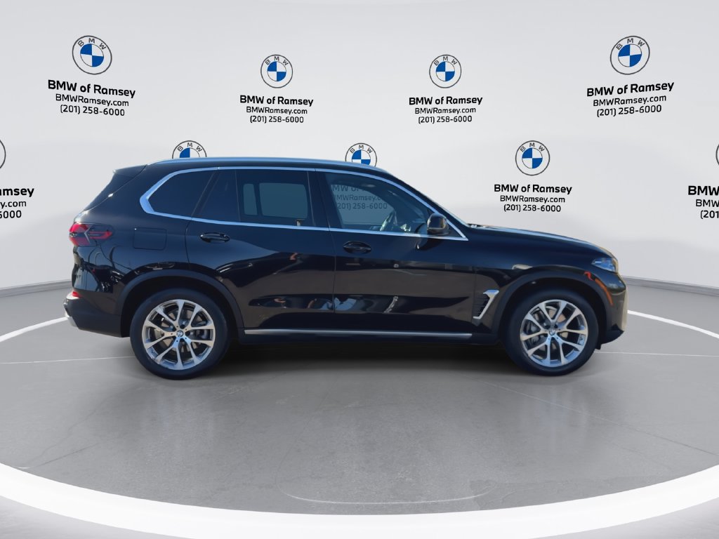 Used 2024 BMW X5 xDrive40i w/ Premium Package AWD/4WD image 9