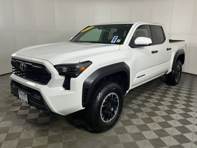 Used 2024 Toyota Tacoma TRD Off-Road AWD/4WD image 4