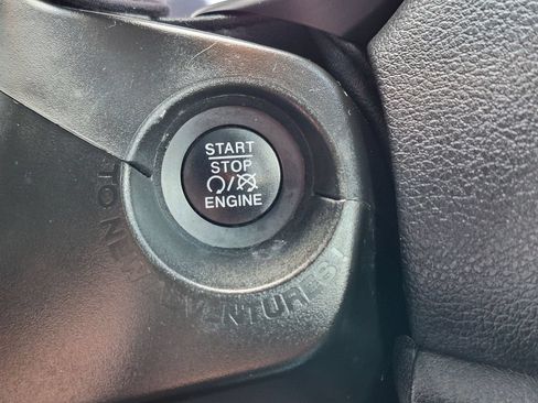 Used 2022 Jeep Renegade Latitude w/ Convenience Group AWD/4WD image 16