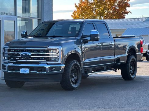 Used 2025 Ford F250 Lariat w/ Chrome Package image 8