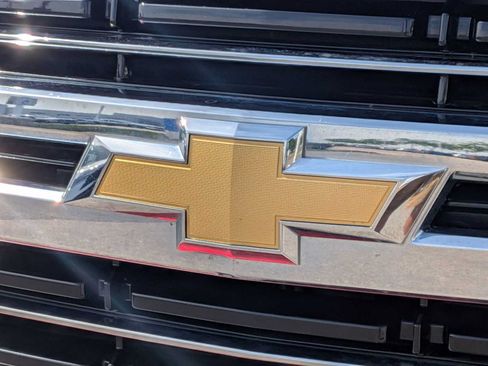Used 2021 Chevrolet Suburban LT AWD/4WD image 12