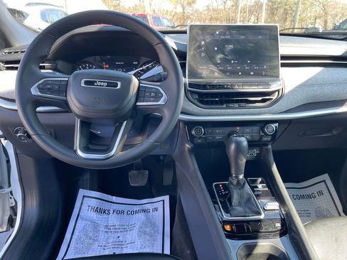 Used 2023 Jeep Compass Latitude image 13