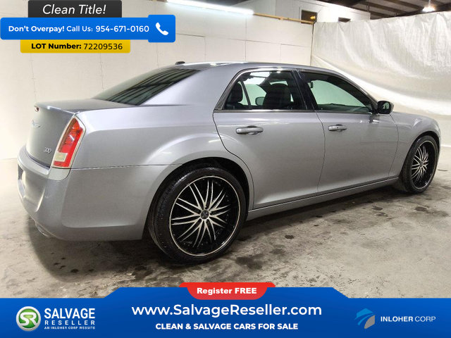 Used 2014 Chrysler 300 RWD image 4