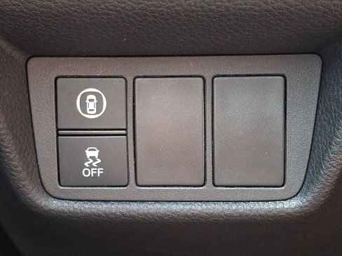 Used 2018 Honda Accord LX image 25