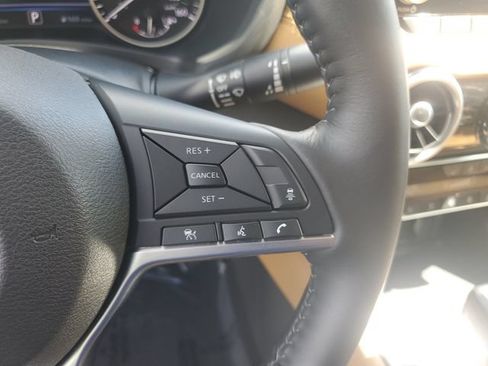 Used 2025 Nissan Sentra SV w/ SV Premium Package FWD image 17