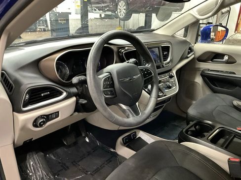 Used 2018 Chrysler Pacifica Touring Plus image 16