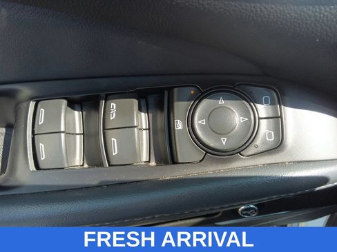 Used 2022 Buick Enclave Essence FWD image 19