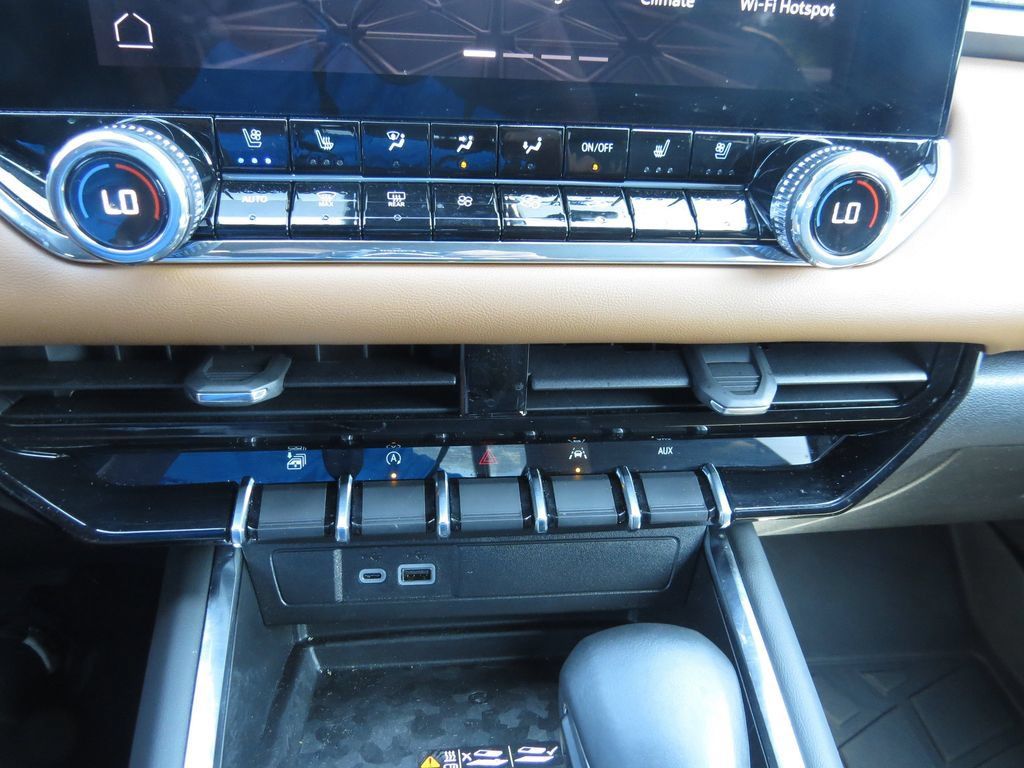 Certified 2026 GMC Canyon AT4 w/ AT4 Premium Package AWD/4WD image 23