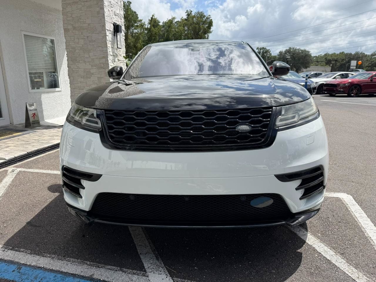 Used 2018 Land Rover Range Rover Velar R-Dynamic SE AWD/4WD image 4