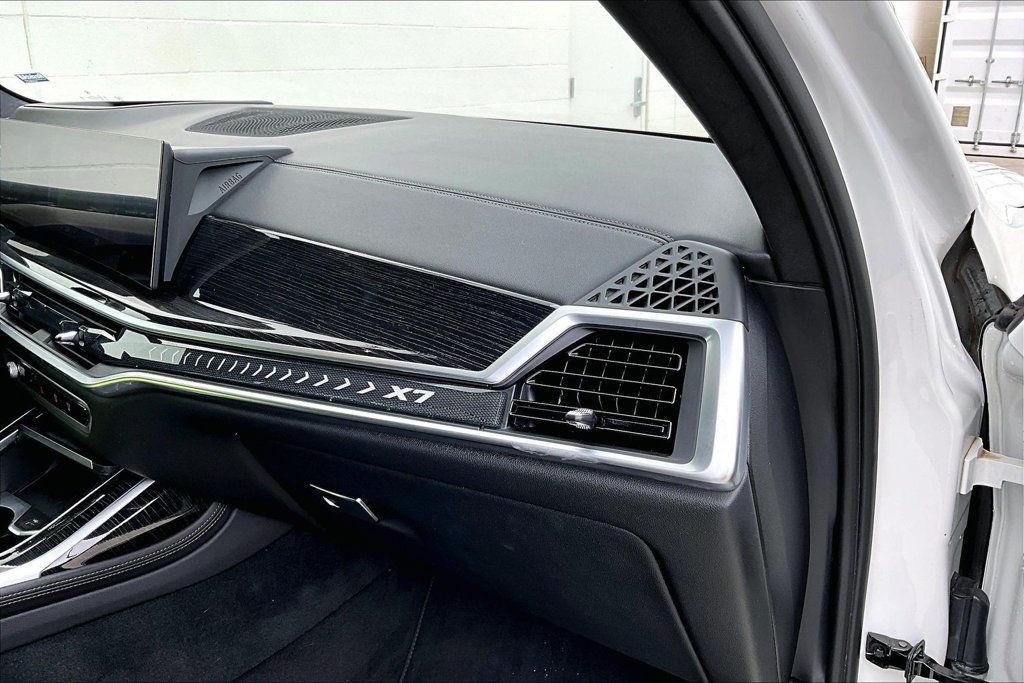 Used 2023 BMW X7 xDrive40i w/ M Sport Package AWD/4WD image 17