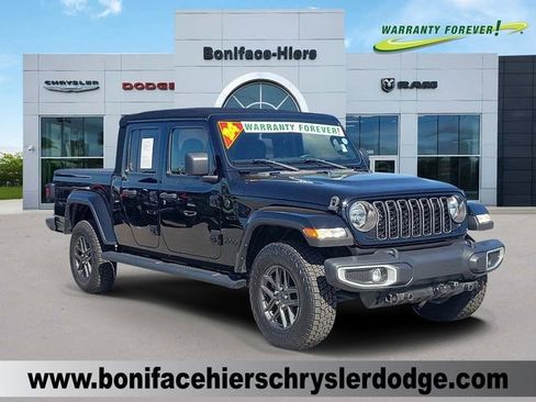 Used 2024 Jeep Gladiator Sport image 1