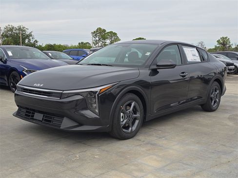 New 2025 Kia K4 LXS image 4