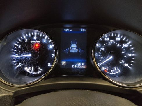 Used 2019 Nissan Rogue SV w/ Premium Package FWD image 23