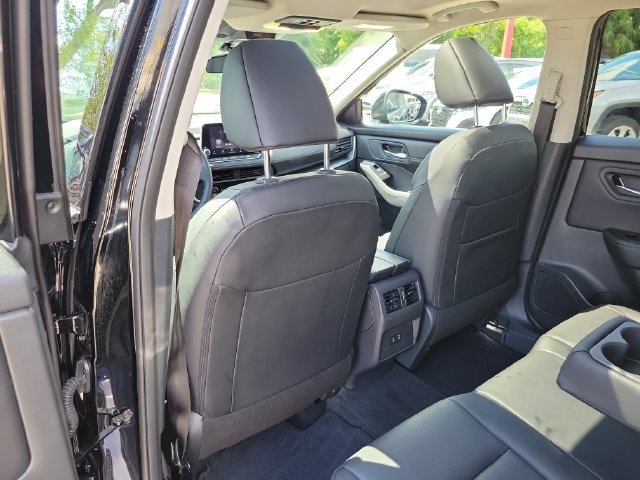 Certified 2026 Nissan Rogue Dark Armor AWD/4WD image 15