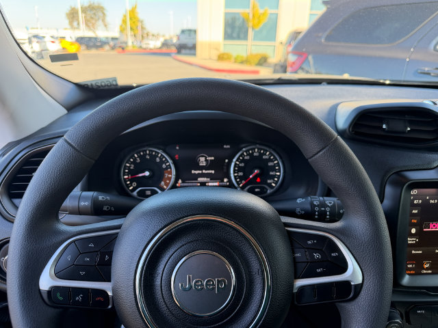 Used 2023 Jeep Renegade Latitude AWD/4WD image 14