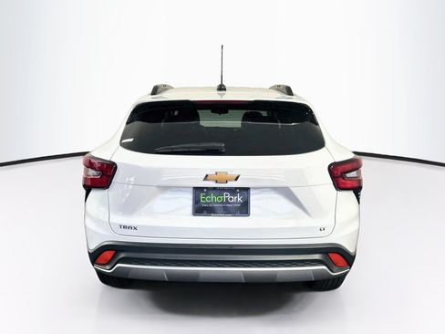 Used 2026 Chevrolet Trax LT FWD image 7
