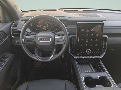 Used 2024 GMC Acadia AT4 w/ Luxury Package image 10