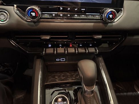 New 2025 GMC Canyon Elevation w/ Convenience Package image 24