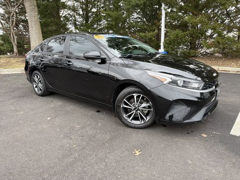 Used 2022 Kia Forte LXS w/ LXS Technology Package image 2