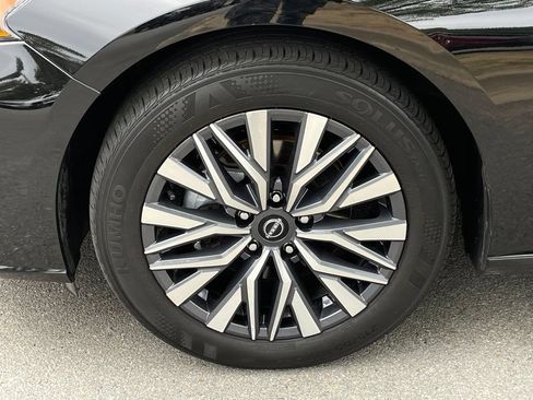 Used 2025 Nissan Altima 2.5 SV FWD image 31