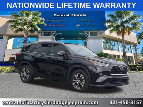 Used 2021 Toyota Highlander XLE FWD image 1