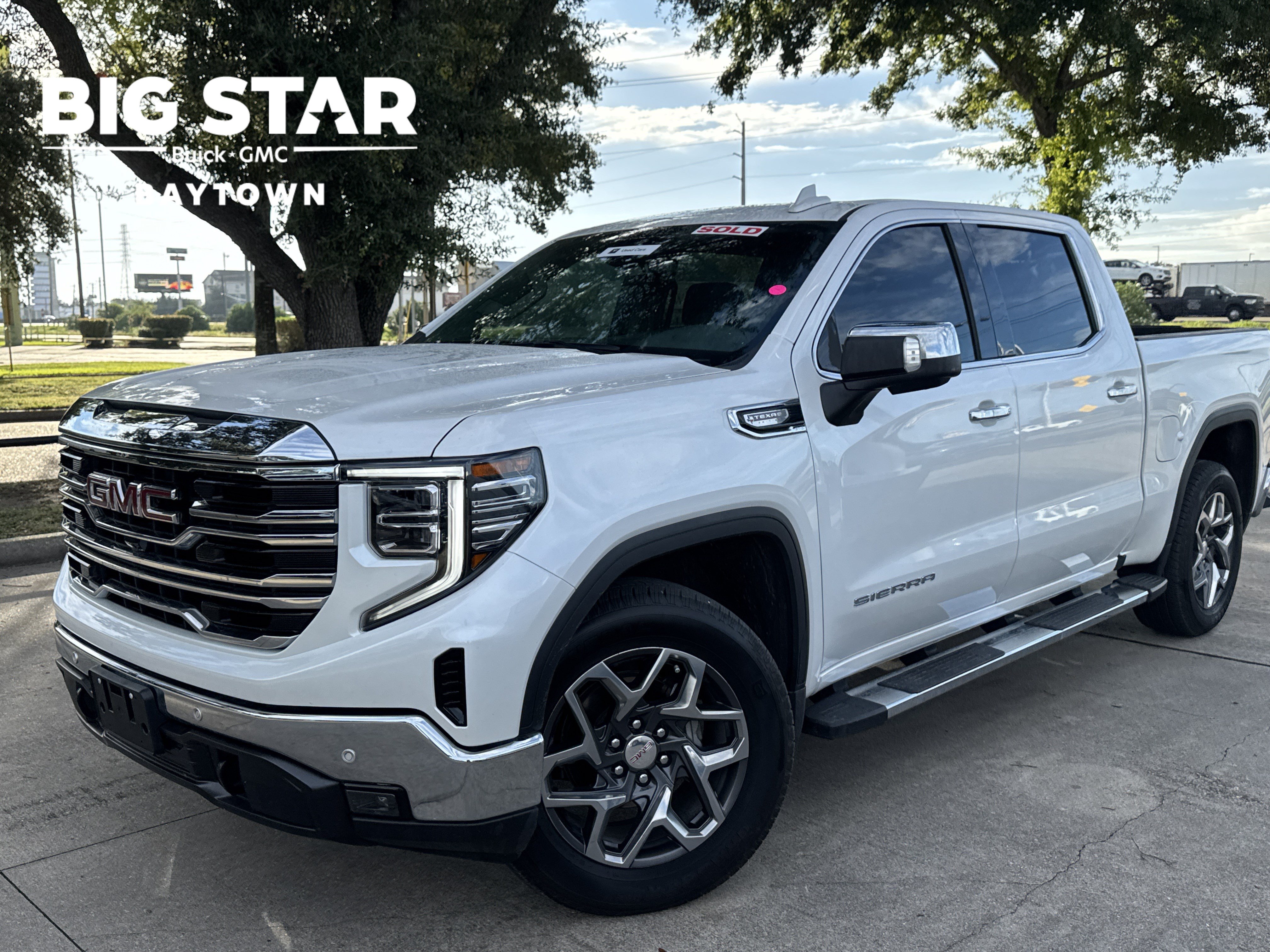 Used 2024 GMC Sierra 1500 SLT RWD image 1