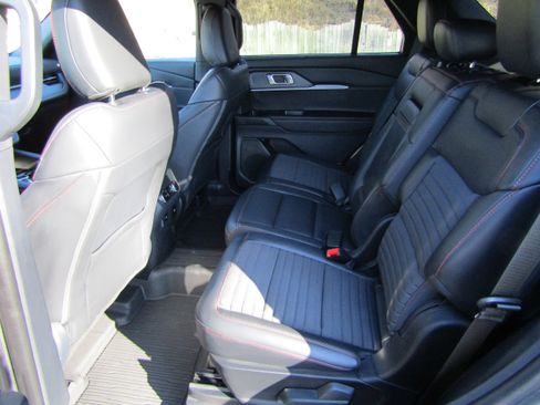 Certified 2025 Ford Explorer ST-Line w/ Premium Package image 13