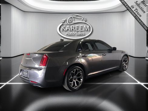 Used 2018 Chrysler 300 S RWD image 5