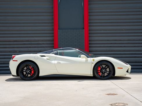 Used 2018 Ferrari 488 Spider RWD image 22