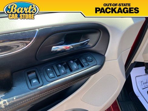 Used 2013 Chrysler Town & Country Touring FWD image 23