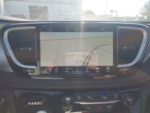 New 2026 Chrysler Pacifica Pinnacle image 4