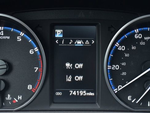 Used 2017 Toyota RAV4 XLE image 29