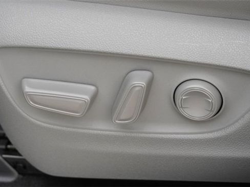 Used 2020 Toyota Highlander Platinum image 22