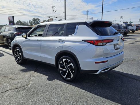 Used 2024 Mitsubishi Outlander SE image 8