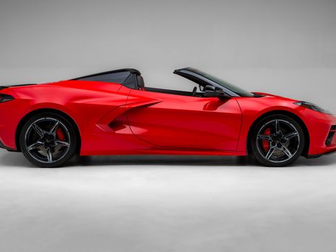 Used 2022 Chevrolet Corvette Stingray Convertible image 2