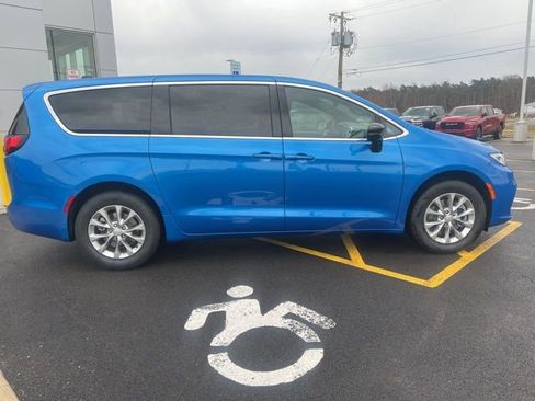 New 2026 Chrysler Pacifica Select image 11