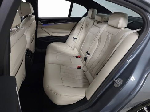 Used 2021 BMW 540i xDrive w/ M Sport Package image 33