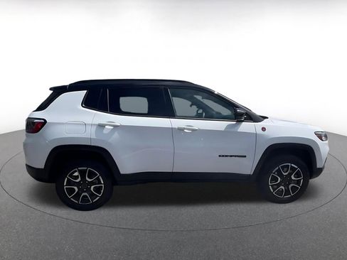 Used 2025 Jeep Compass Trailhawk AWD/4WD image 16